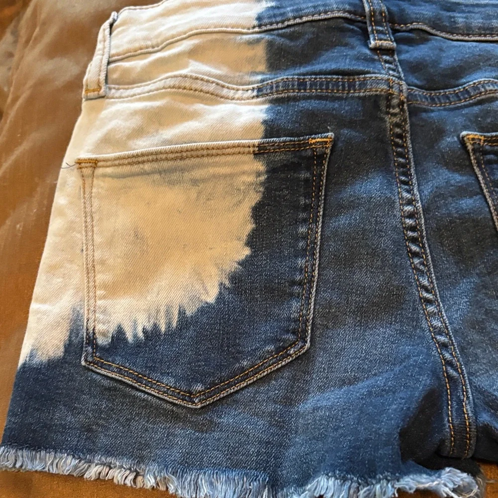 Arizona Jean Company Blue and White Denim Shorts - Picture 6 of 7